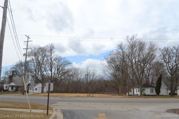 1200 S Belsay Rd, Burton, MI 48509